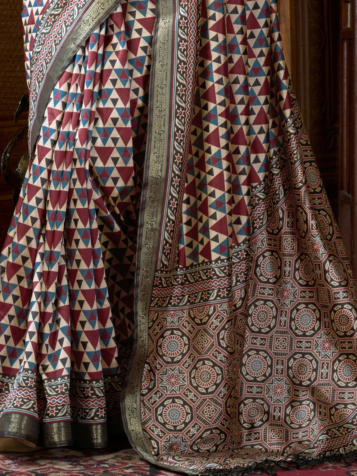 Magnificent Cream Digital Printed Silk Traditional Saree With Blouse