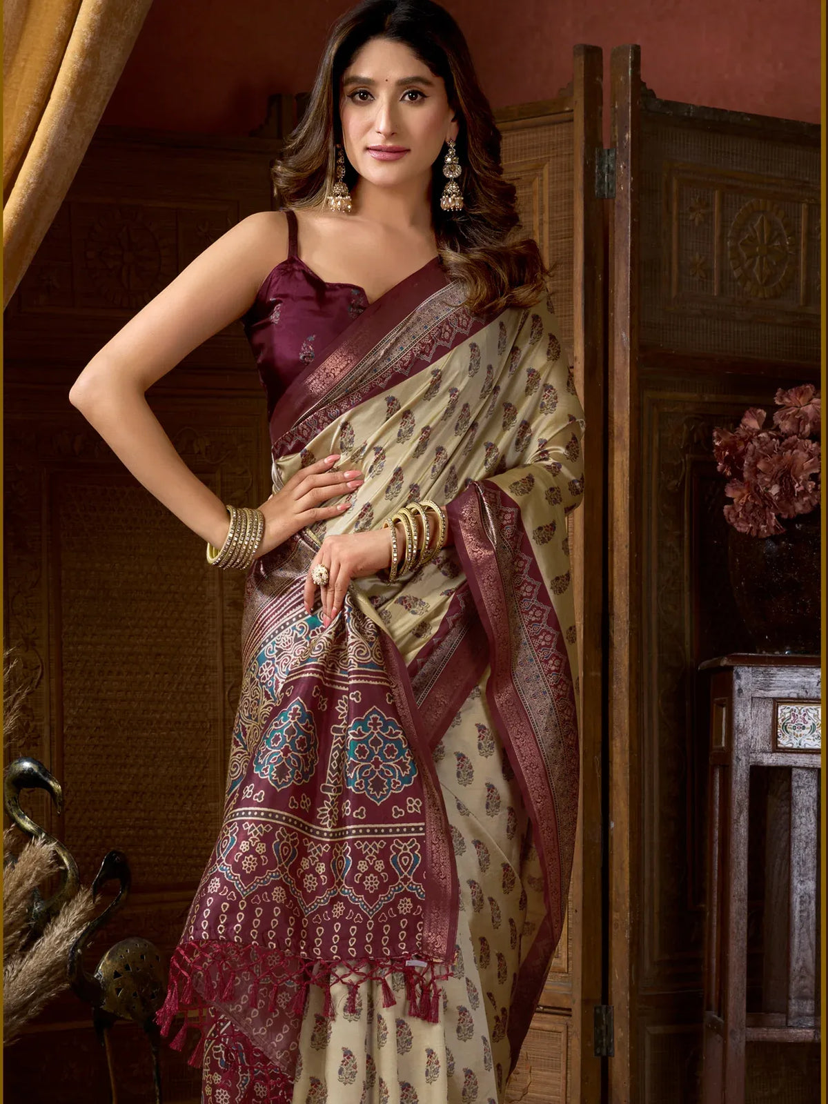 Splendid Cream Floral Printed Silk Marriage Wear Saree With Blouse