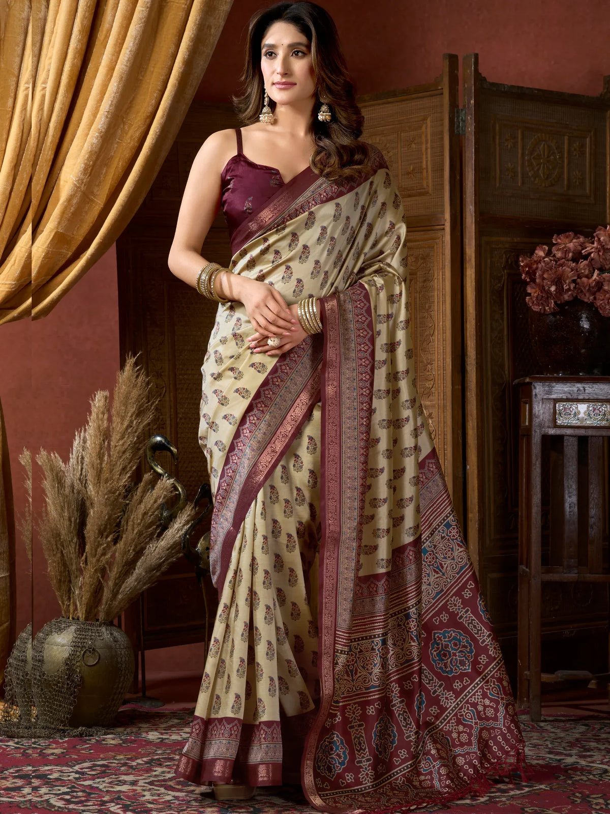 Splendid Cream Floral Printed Silk Marriage Wear Saree With Blouse