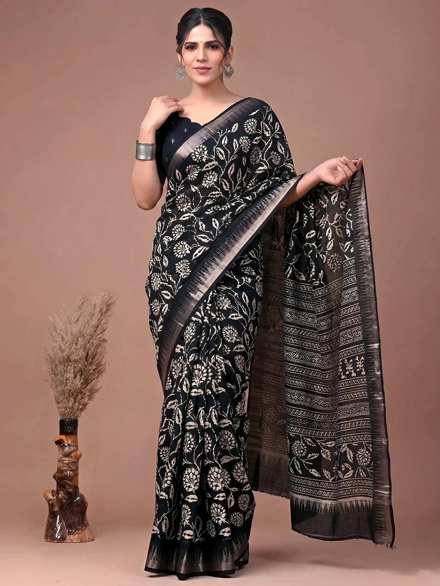 Graceful Black Zari Border Silk Daily Wear Saree With Blouse