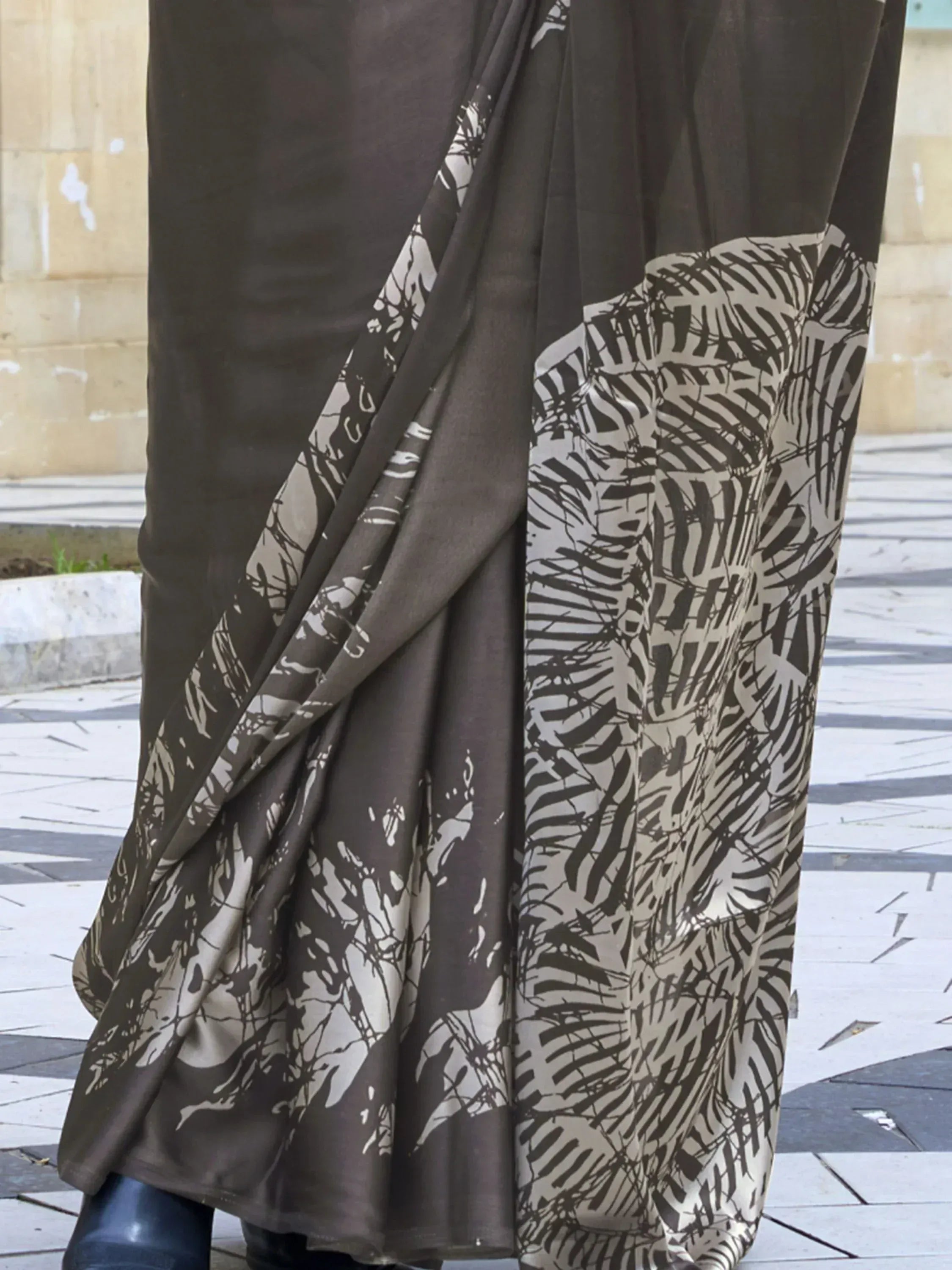 Brown printed saree with abstract leaf pattern, ethnic wear for women