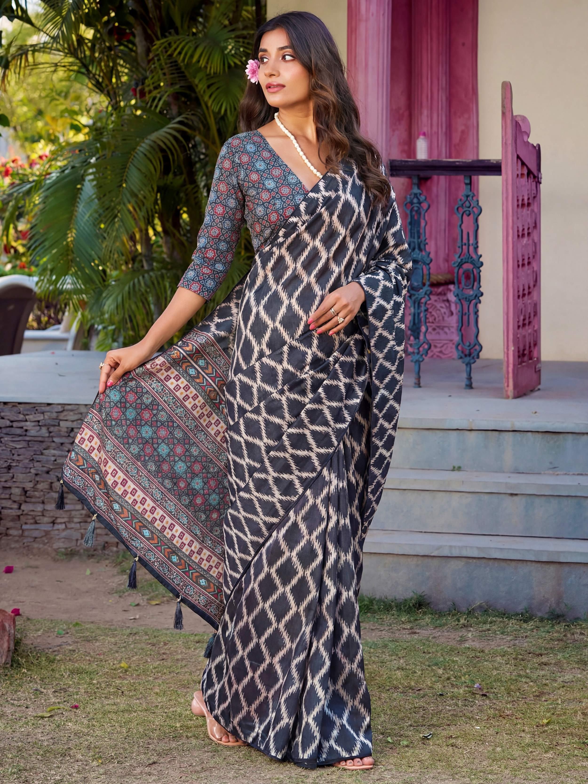 Pretty Blue Digital Printed Crepe Casual Wear Saree With Blouse