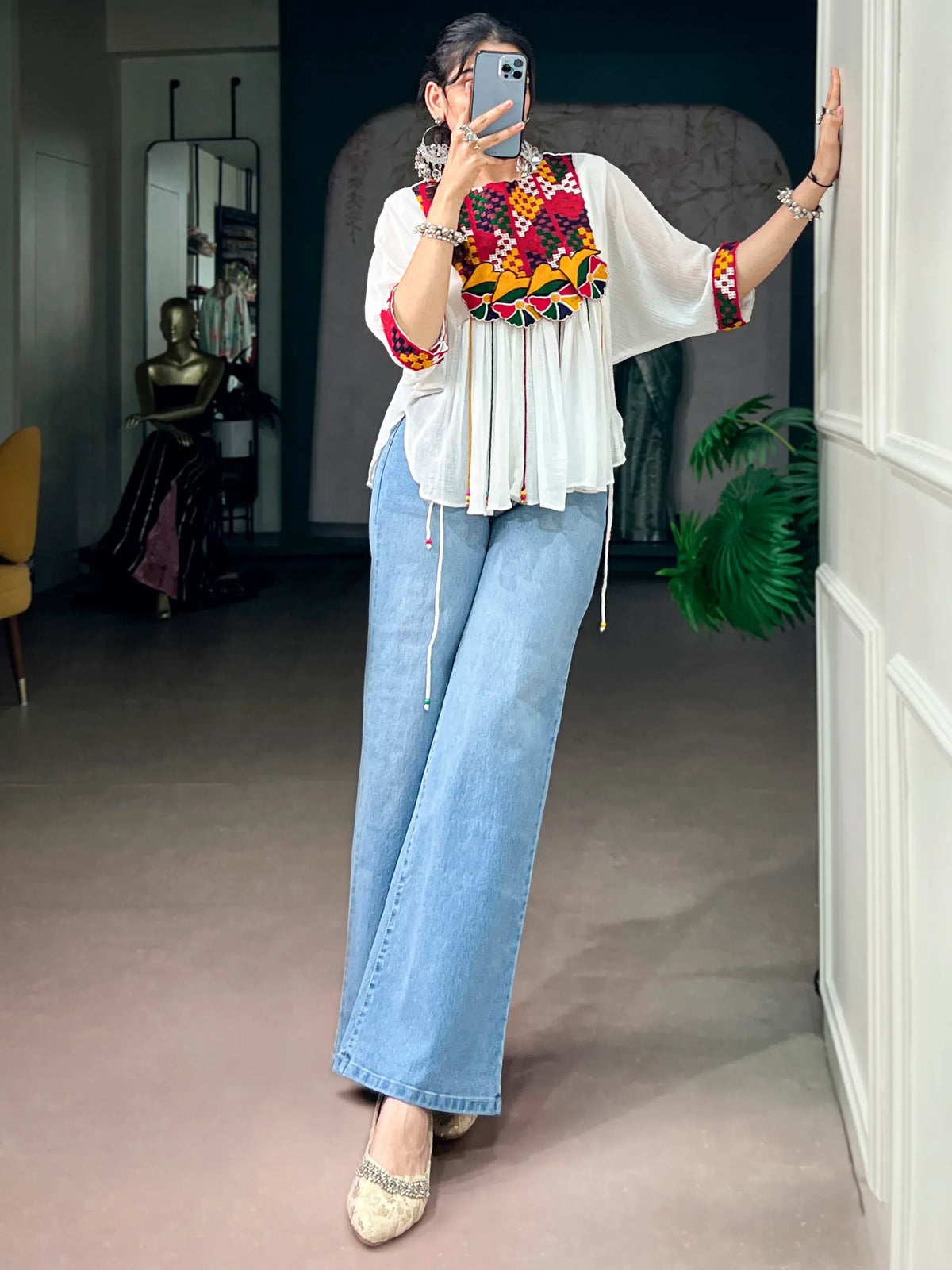 Fantastic White Gamthi Work Chiffon Navratri Wear Top