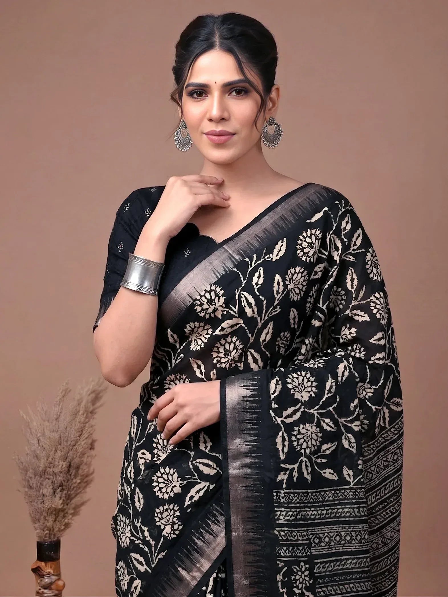 Graceful Black Zari Border Silk Daily Wear Saree With Blouse