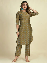 Beautiful Mehendi Green Digital Printed Satin Casual Wear Kurti Pant
