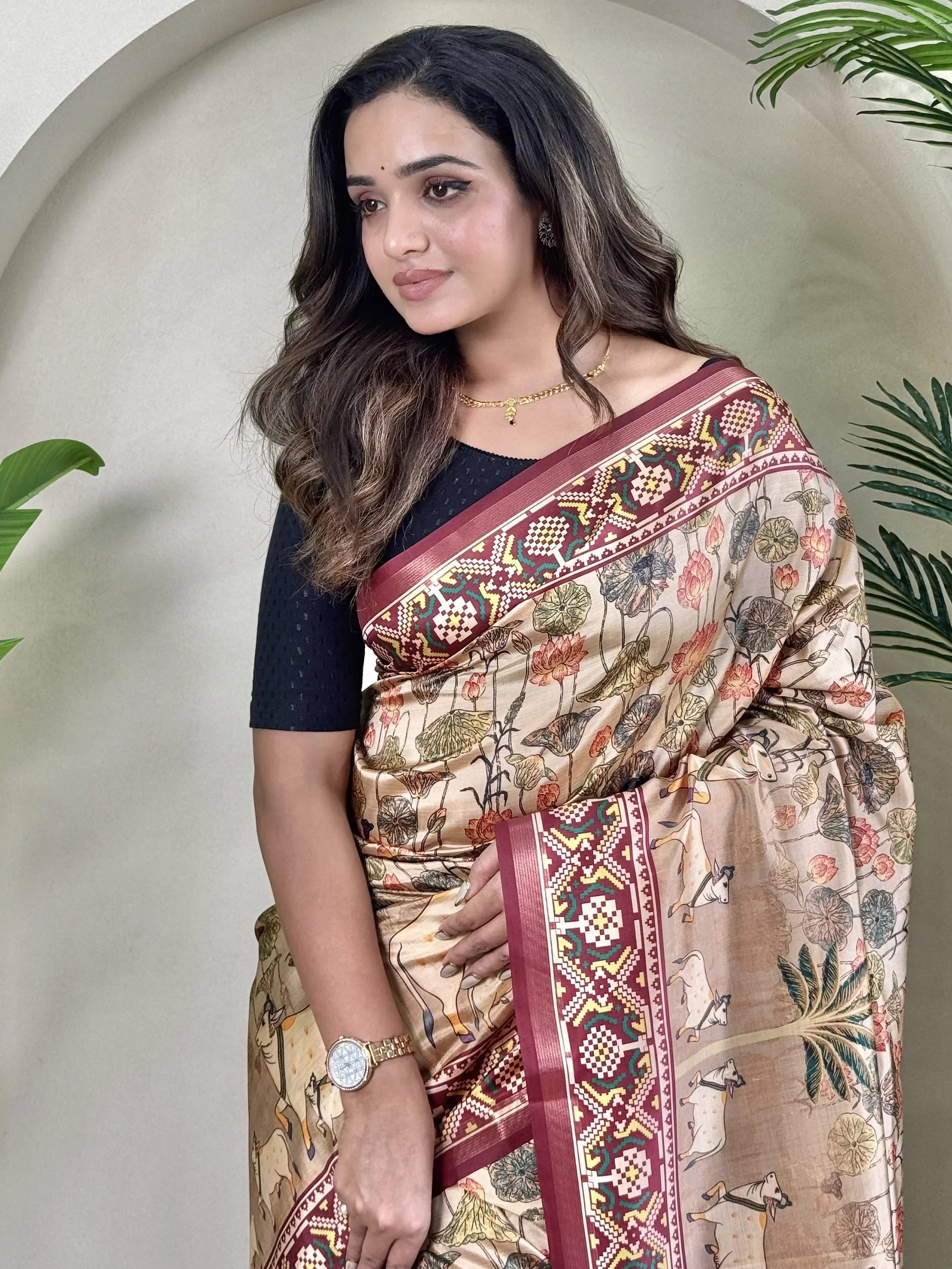Attractive Cream Pichwai Printed Viscose Trendy Saree With Blouse