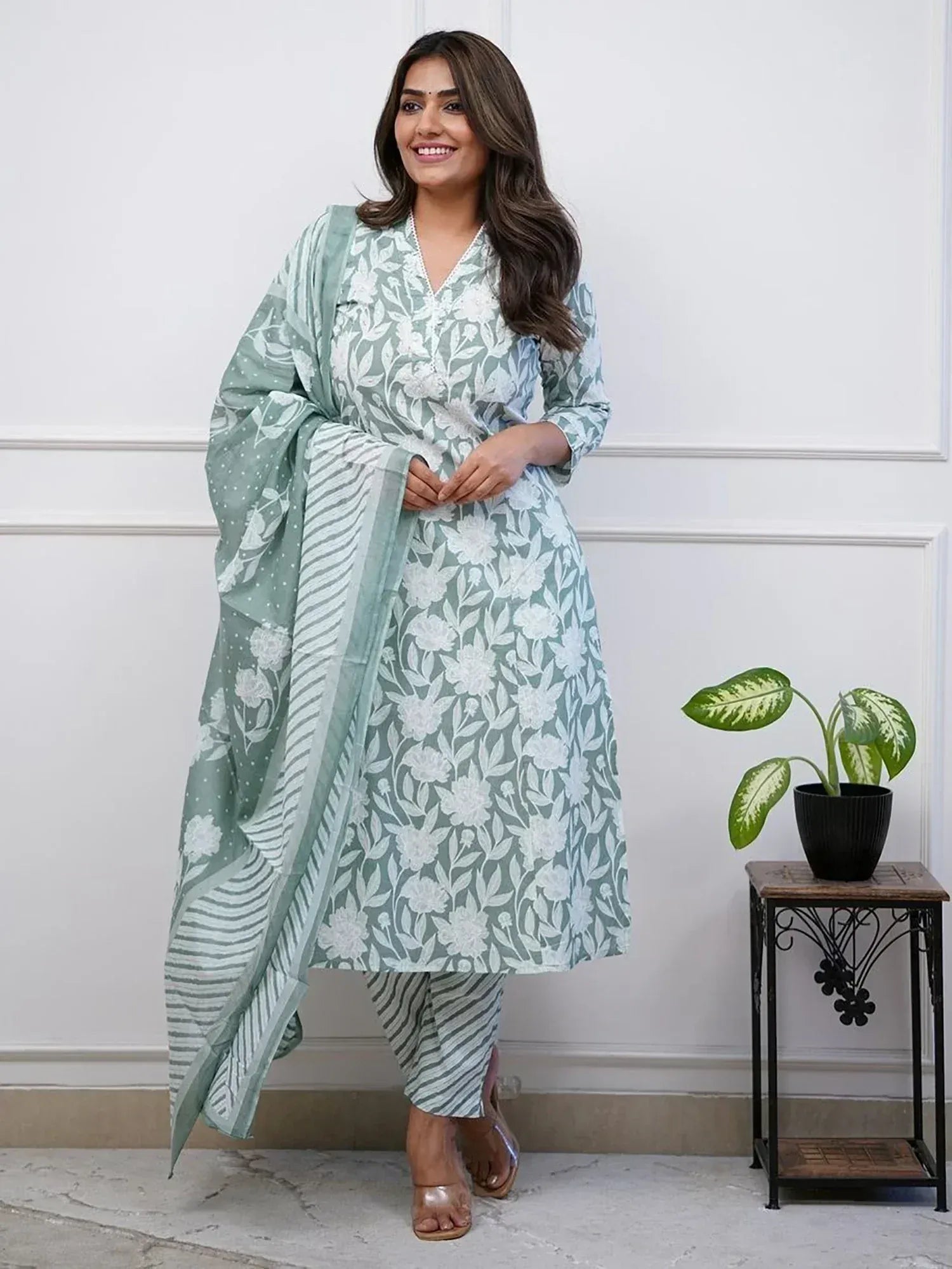 Amazing Green And White Floral Printed Cotton Daily Wear Salwar Suit