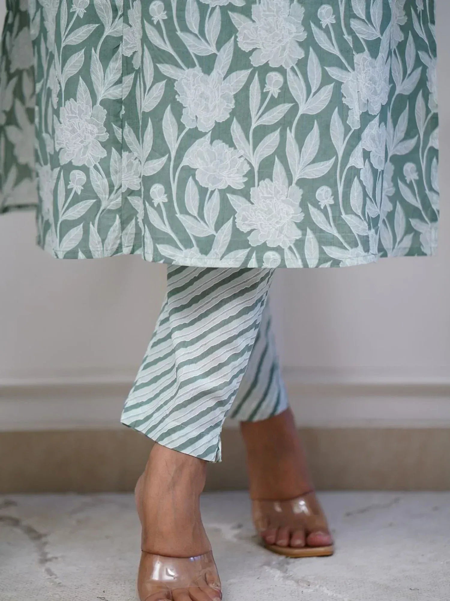 Amazing Green And White Floral Printed Cotton Daily Wear Salwar Suit