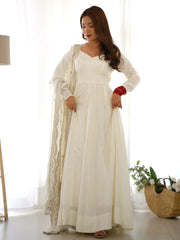Alluring Off-White Silk Event Wear Anarkali Suit Pant With Dupatta