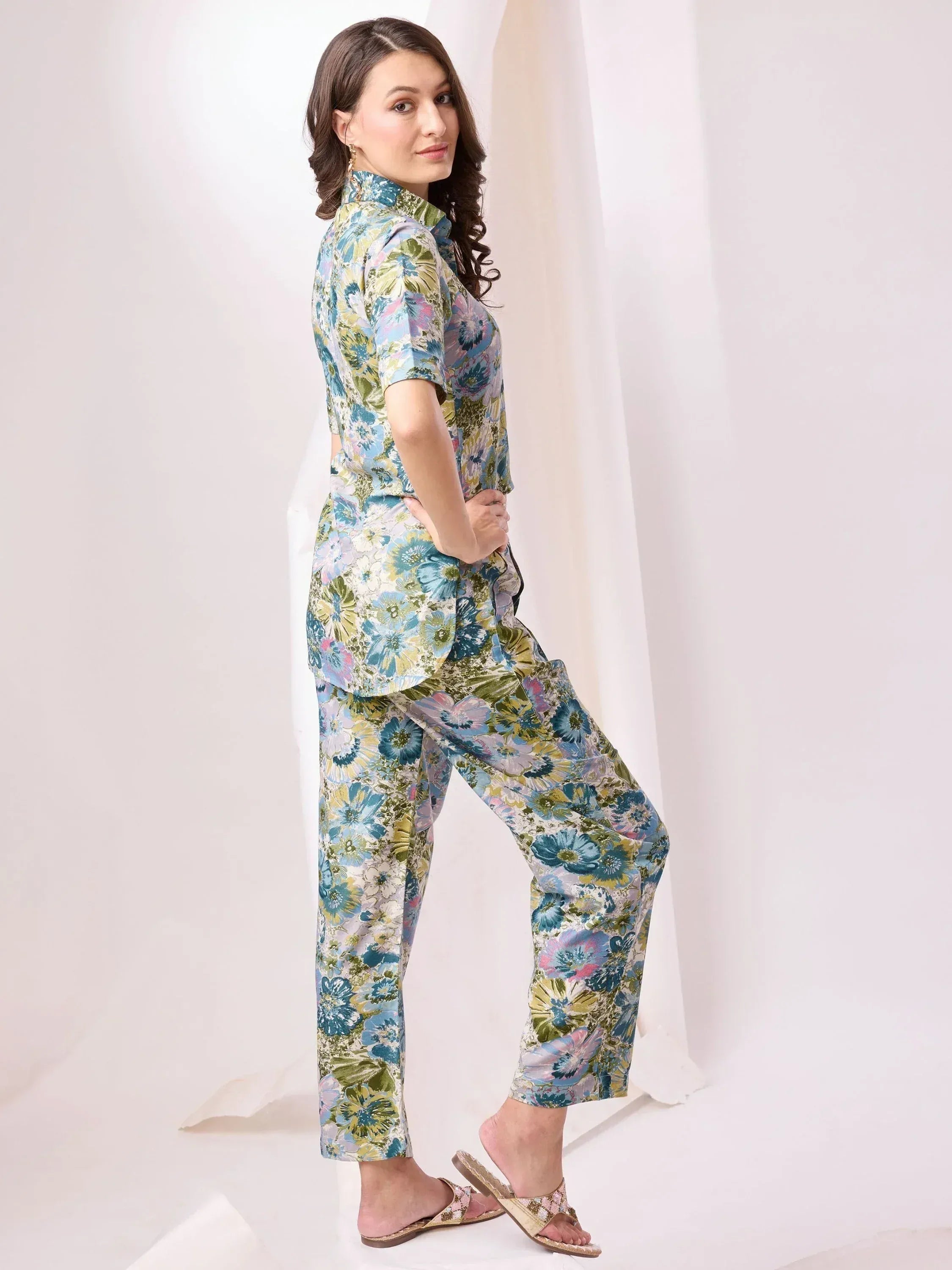 Floral print ethnic pantsuit with short sleeves and high collar, stylish Indian wear for women