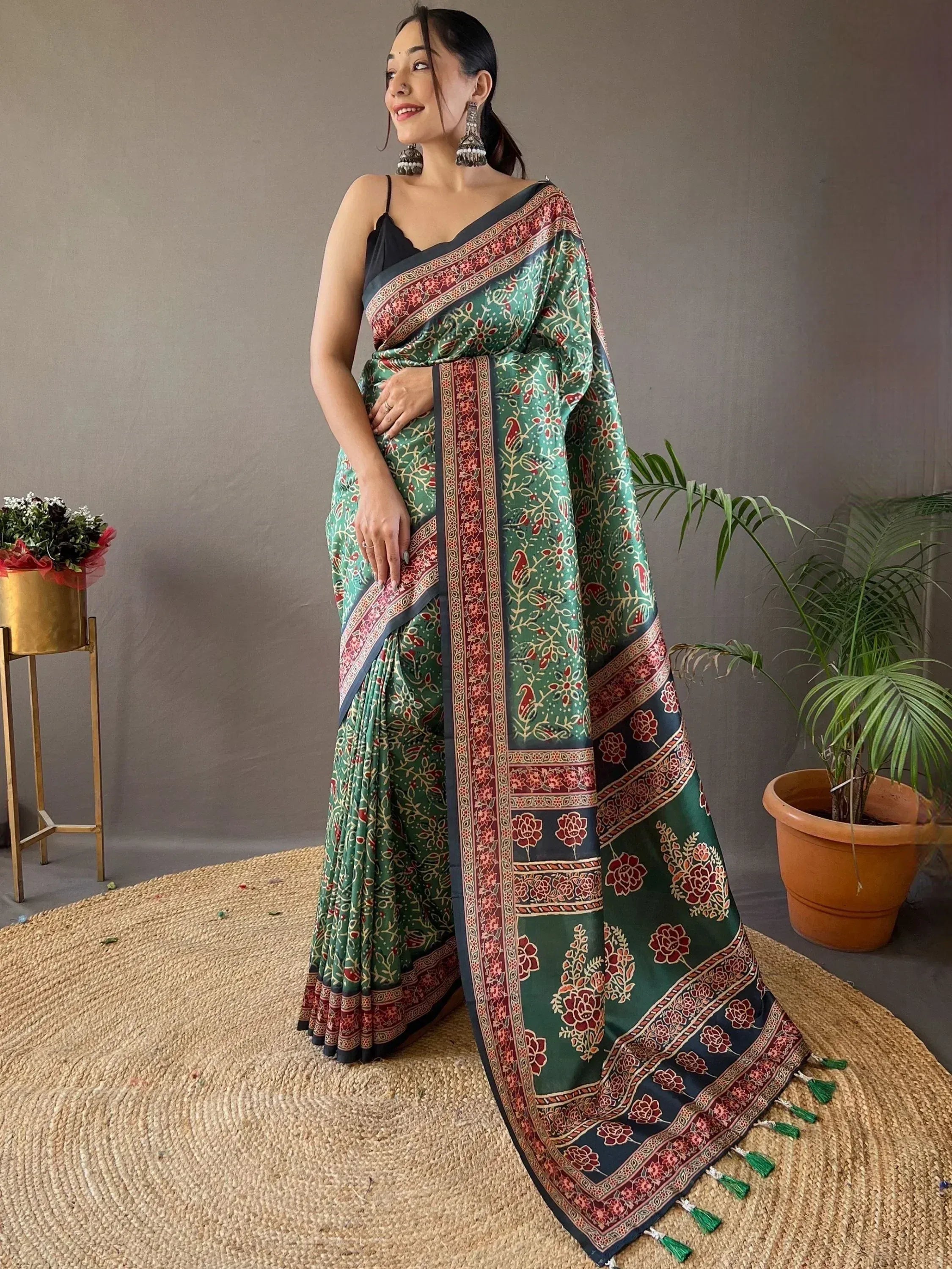 Astonishing Green Digital Printed Silk Traditional Wear Saree With Blouse