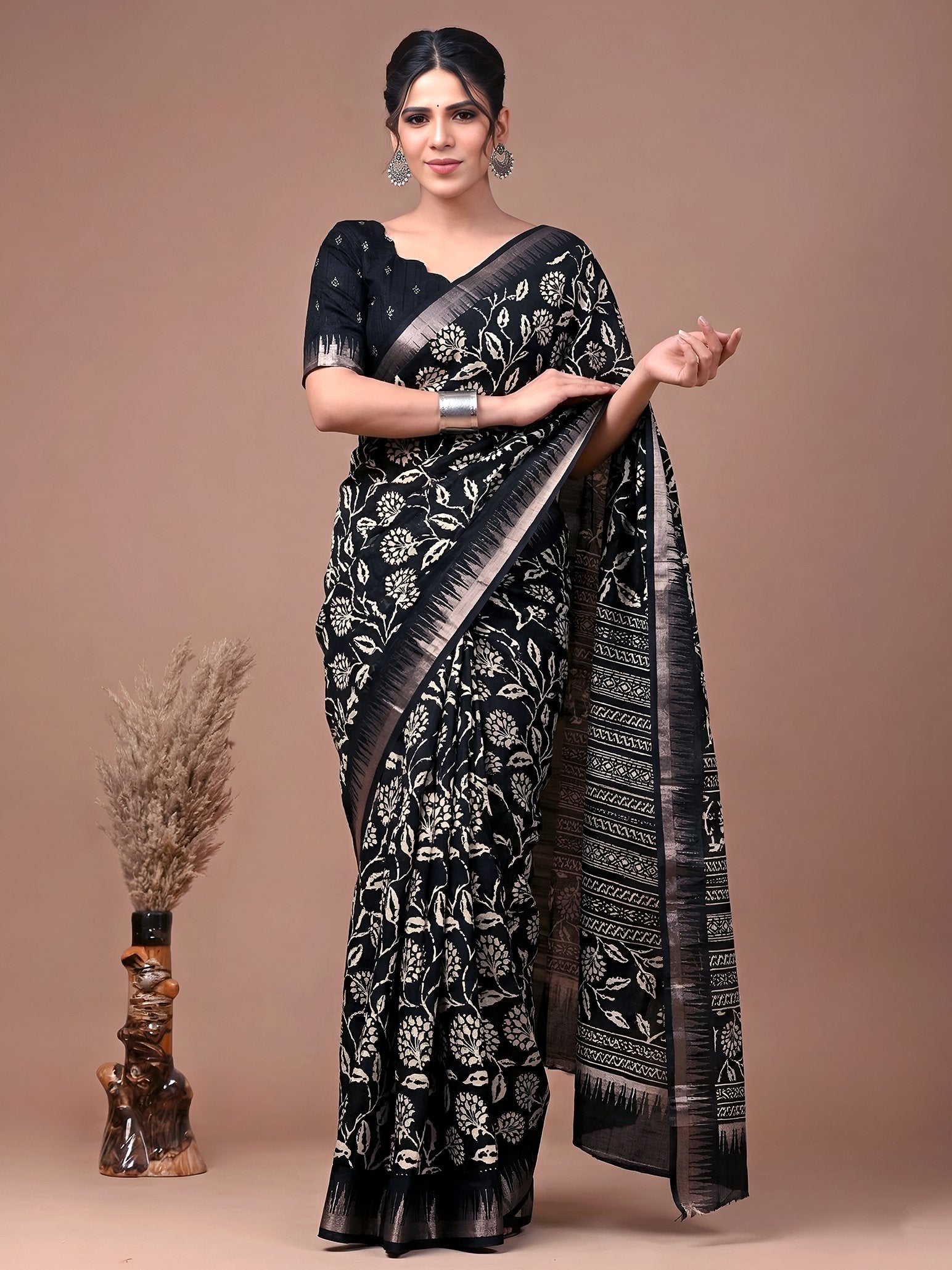 Graceful Black Zari Border Silk Daily Wear Saree With Blouse