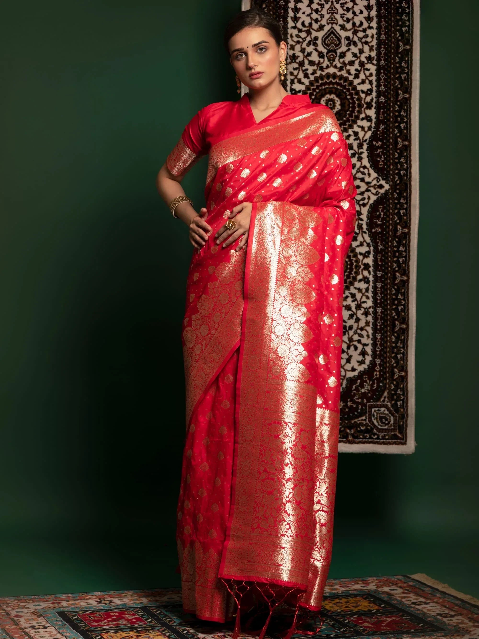 Captivating Red Zari Weaving Silk Wedding Wear Saree With Blouse