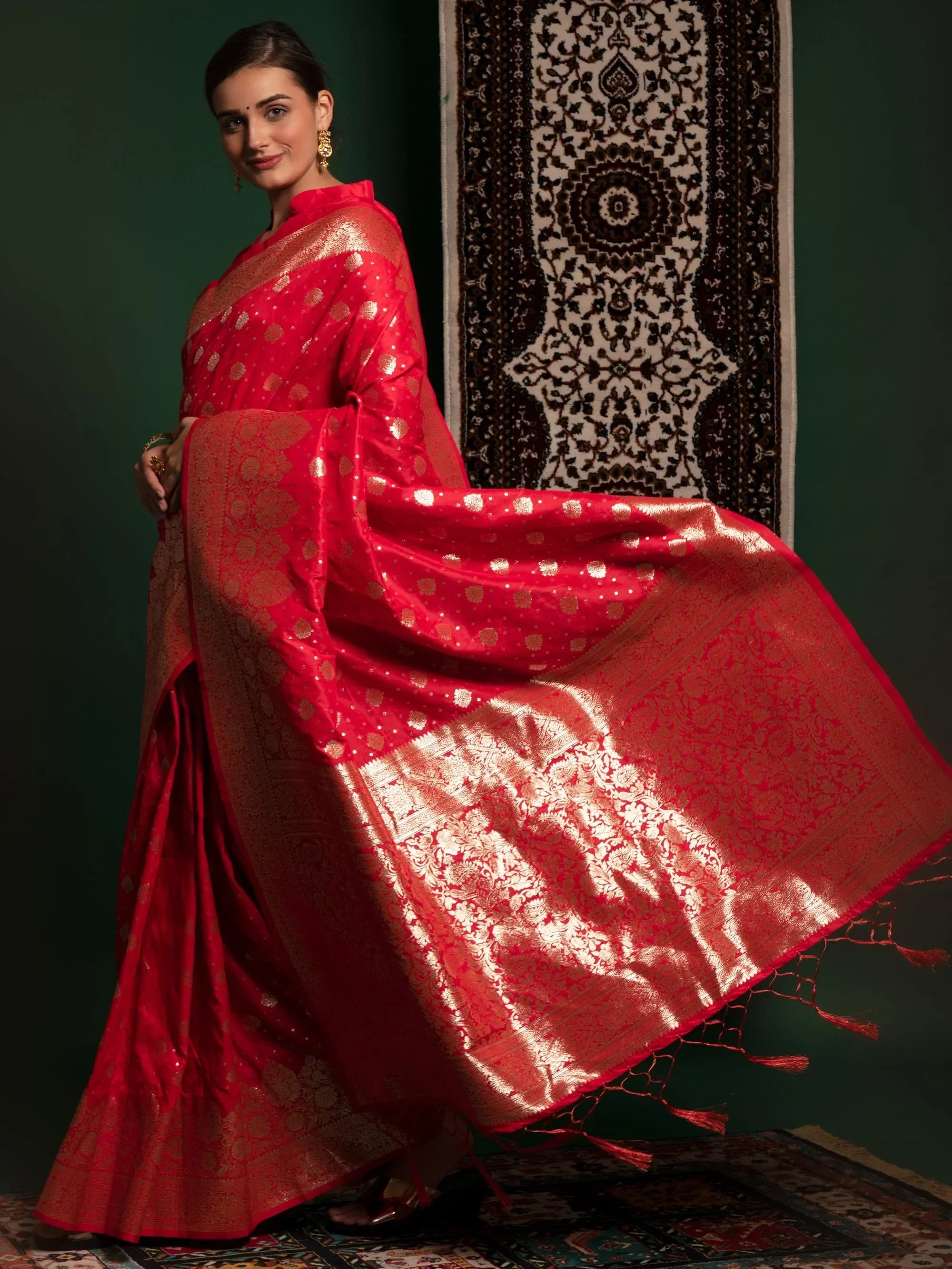 Captivating Red Zari Weaving Silk Wedding Wear Saree With Blouse