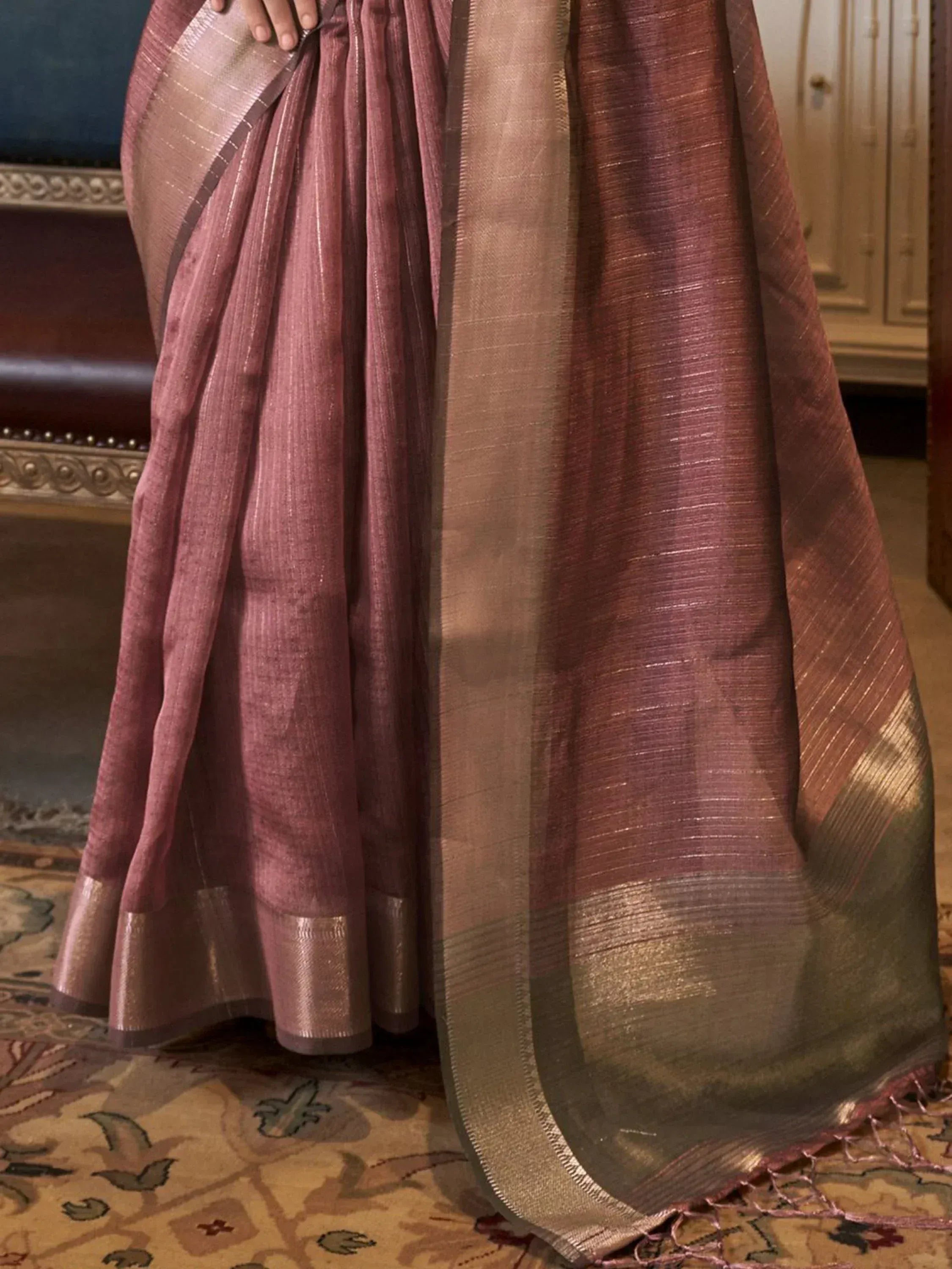 Elegant mauve silk saree with gold border, traditional Indian ethnic wear for women