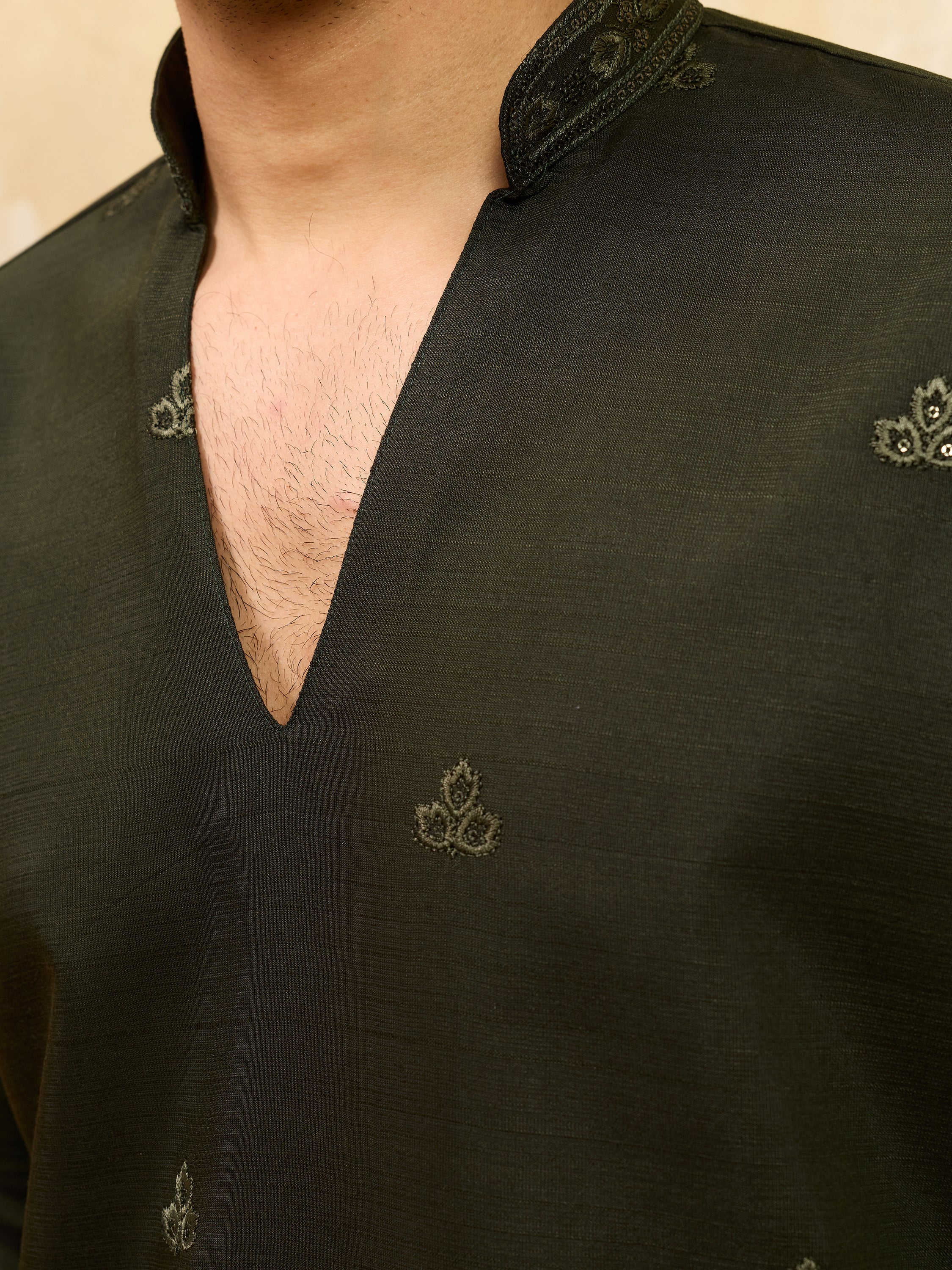 Lavishing Green Thread Embroidered Silk Men's Kurta With Dupatta