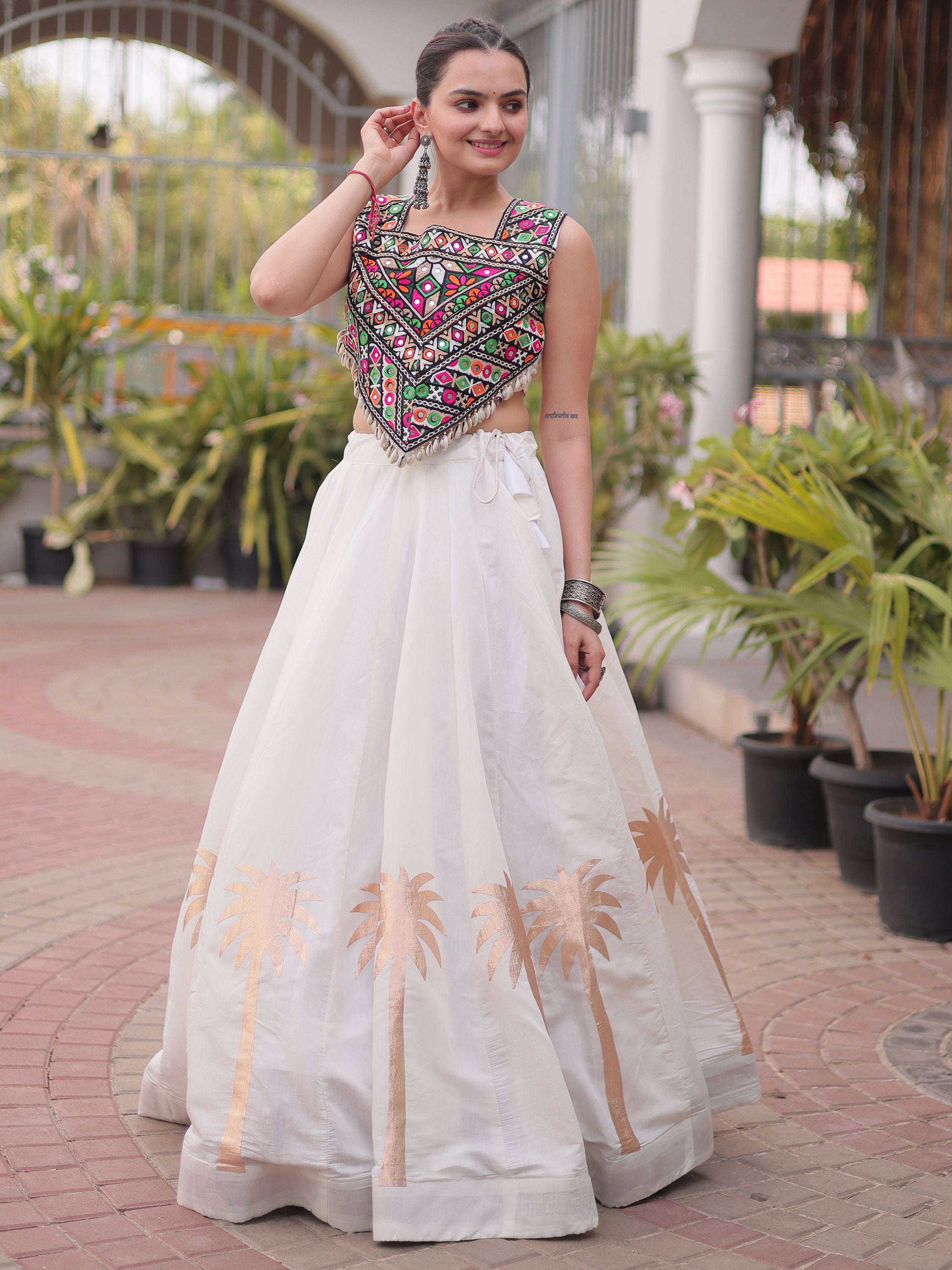 Dazzling White Silk Navratri Wear Lehenga With Gamthi Work Blouse