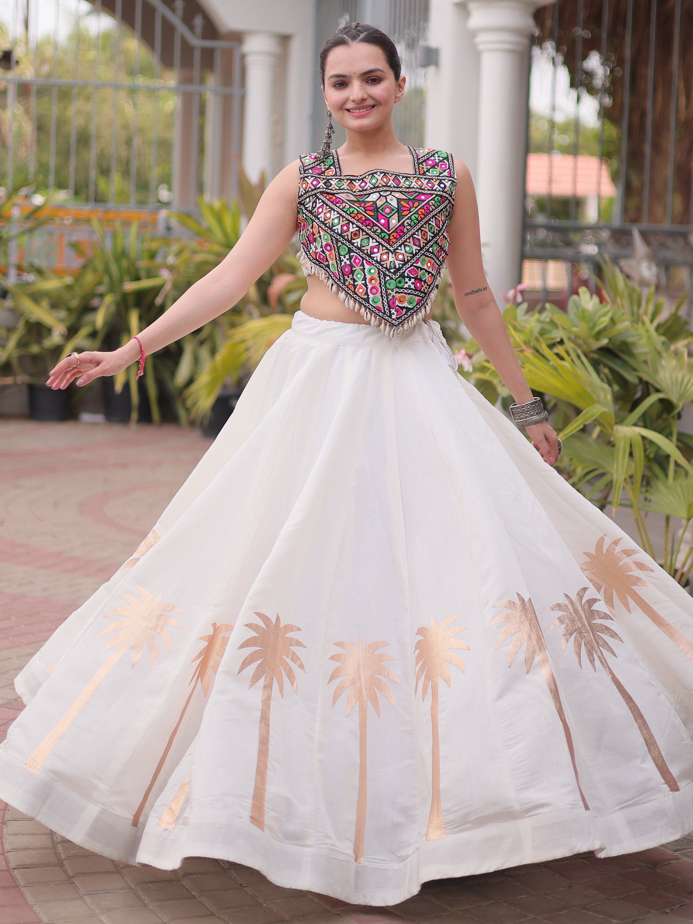 Dazzling White Silk Navratri Wear Lehenga With Gamthi Work Blouse