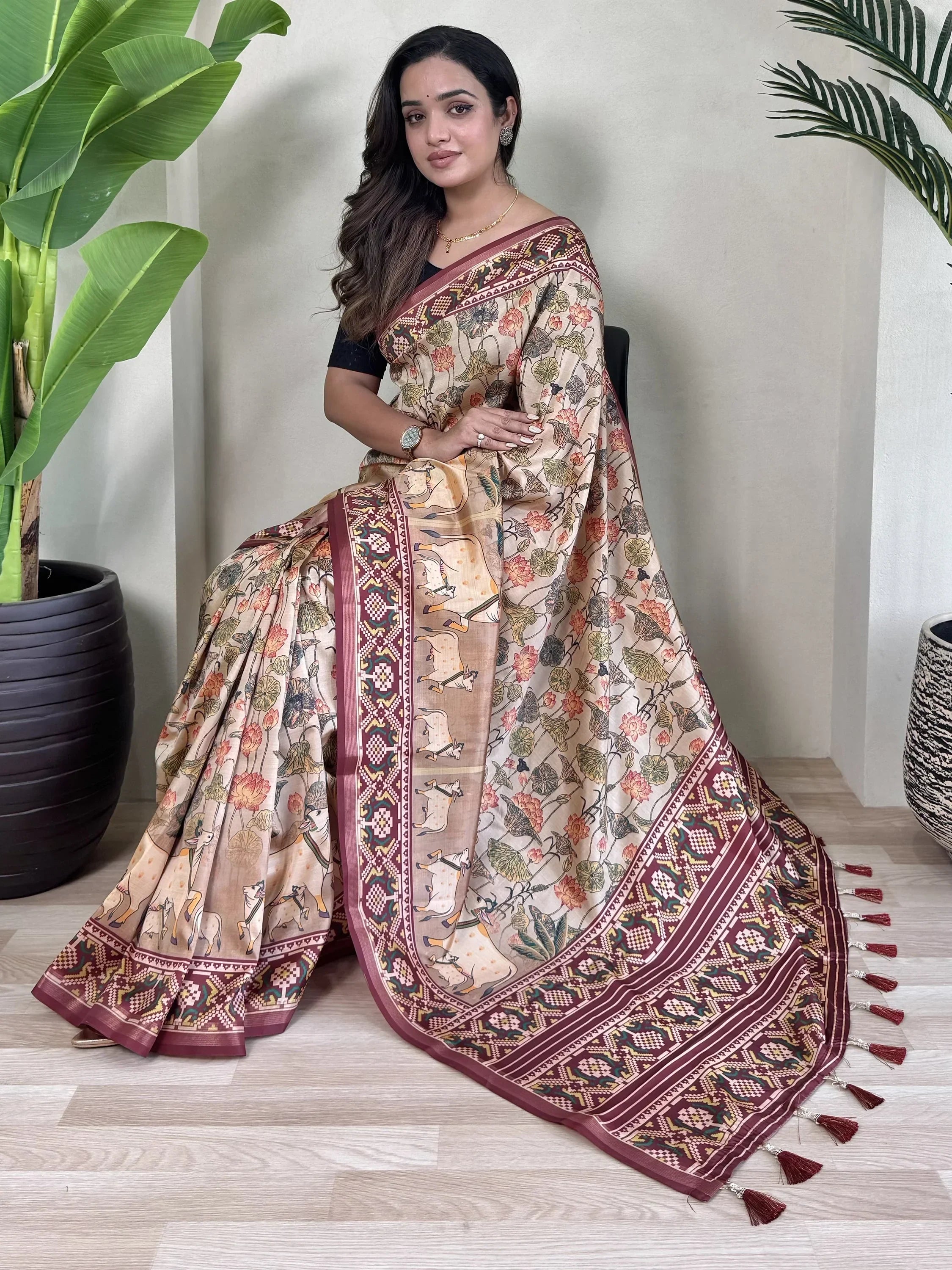 Attractive Cream Pichwai Printed Viscose Trendy Saree With Blouse