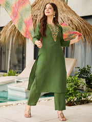 Lovely Green Rayon Sequins Pant Suit With Bandhani Dupatta