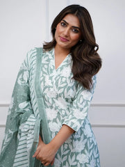 Amazing Green And White Floral Printed Cotton Daily Wear Salwar Suit