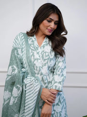 Amazing Green And White Floral Printed Cotton Daily Wear Salwar Suit