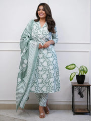 Amazing Green And White Floral Printed Cotton Daily Wear Salwar Suit