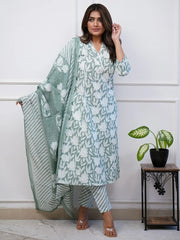 Amazing Green And White Floral Printed Cotton Daily Wear Salwar Suit