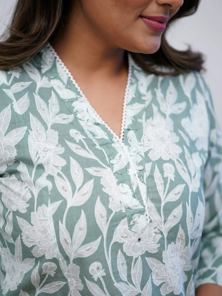 Amazing Green And White Floral Printed Cotton Daily Wear Salwar Suit