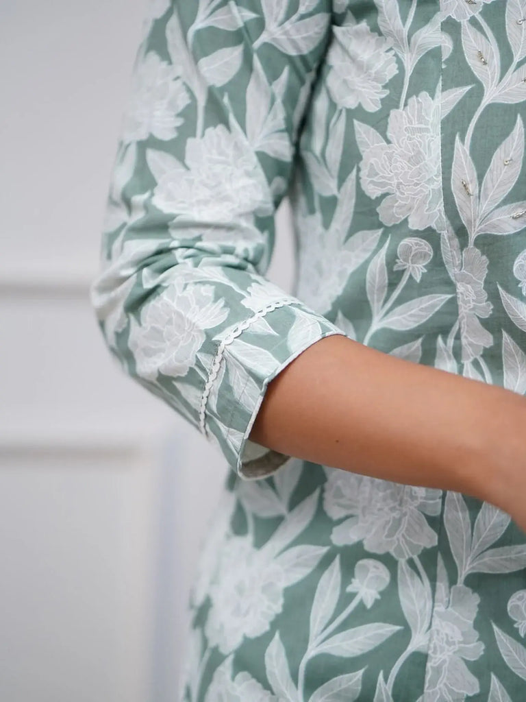 Amazing Green And White Floral Printed Cotton Daily Wear Salwar Suit