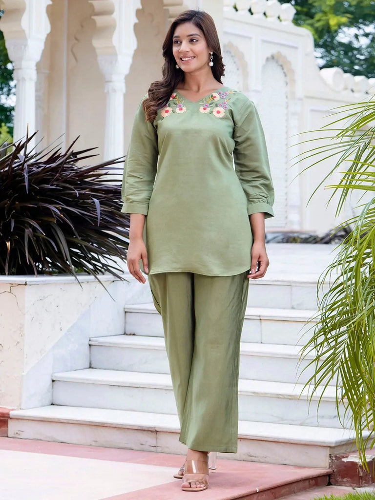 Regal Pista Green Hand Embroidered Silk Blend Co - ord Set - Ethnic Plus In