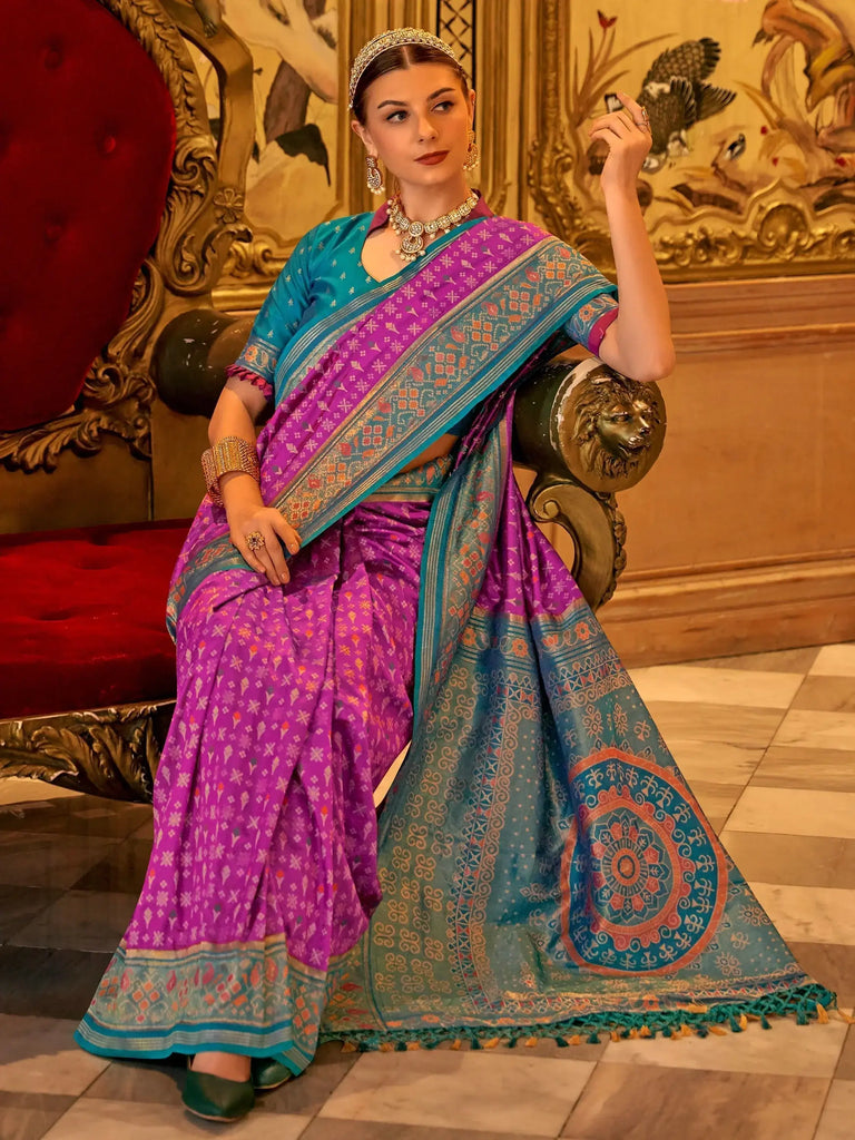 Captivating Purple Zari Weaving Banarasi Silk Function Wear Saree