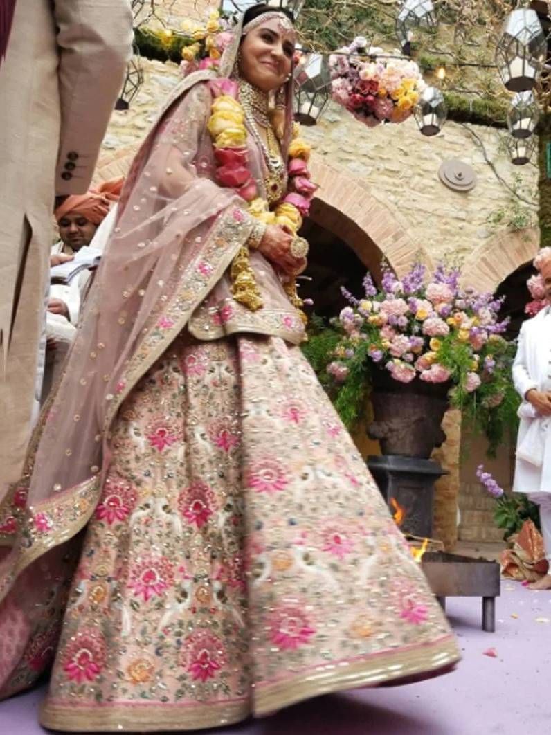 Anushka Sharma's engagement Sabyasachi sari is perfect for your wedding |  VOGUE India