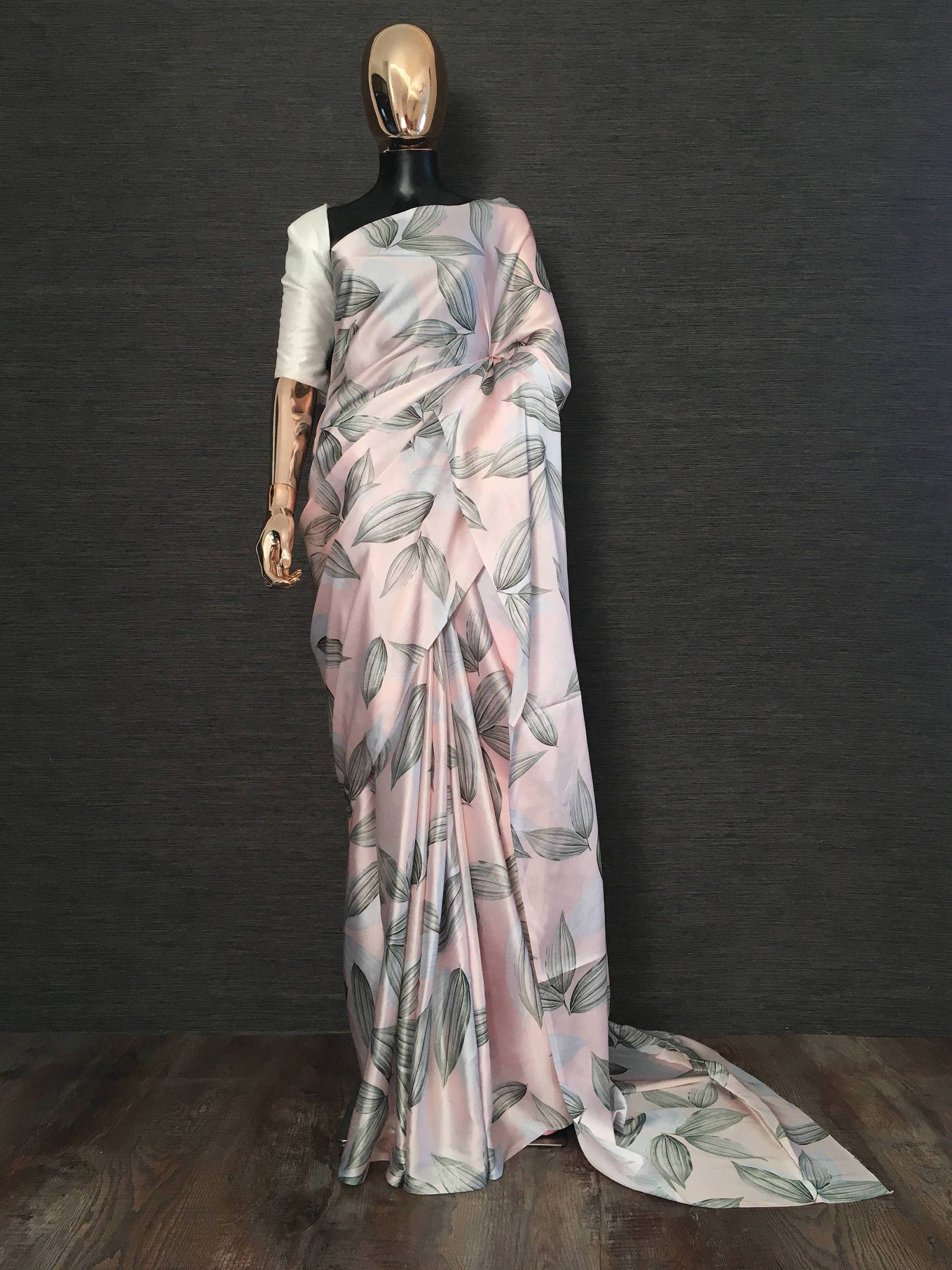 <ul> <li style="text-align: justify;"><span style="text-align: justify;">Look elegant by wearing this pink saree in satin silk material designed with floral digital print all over.</span></li> <li style="text-align: justify;"><span style="text-align: just